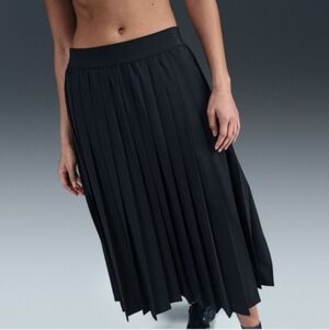 Nike Women's 24.7 PerfectStretch Dri-FIT Pleated Skirt